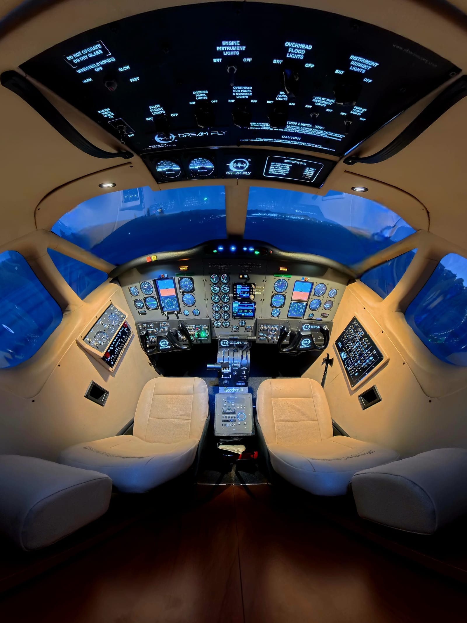 Simulador de Vuelo Dream Fly · cabina y entrenamiento